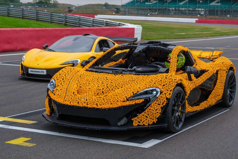 Из 342 817 деталей LEGO построили полноразмерный McLaren P1 — он может разгоняться до 64 км/ч